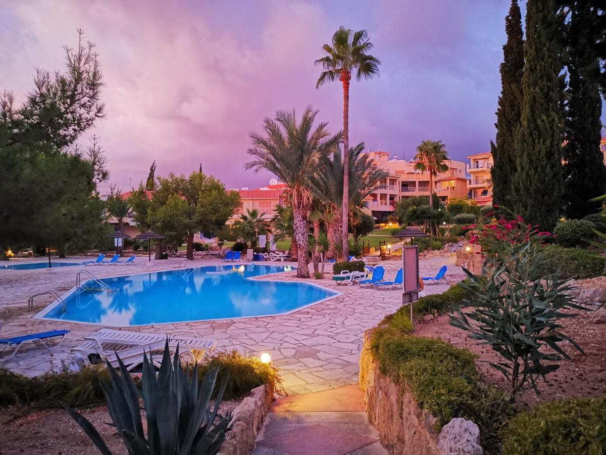 103 Regina Gardens Apartment Paphos Exterior photo
