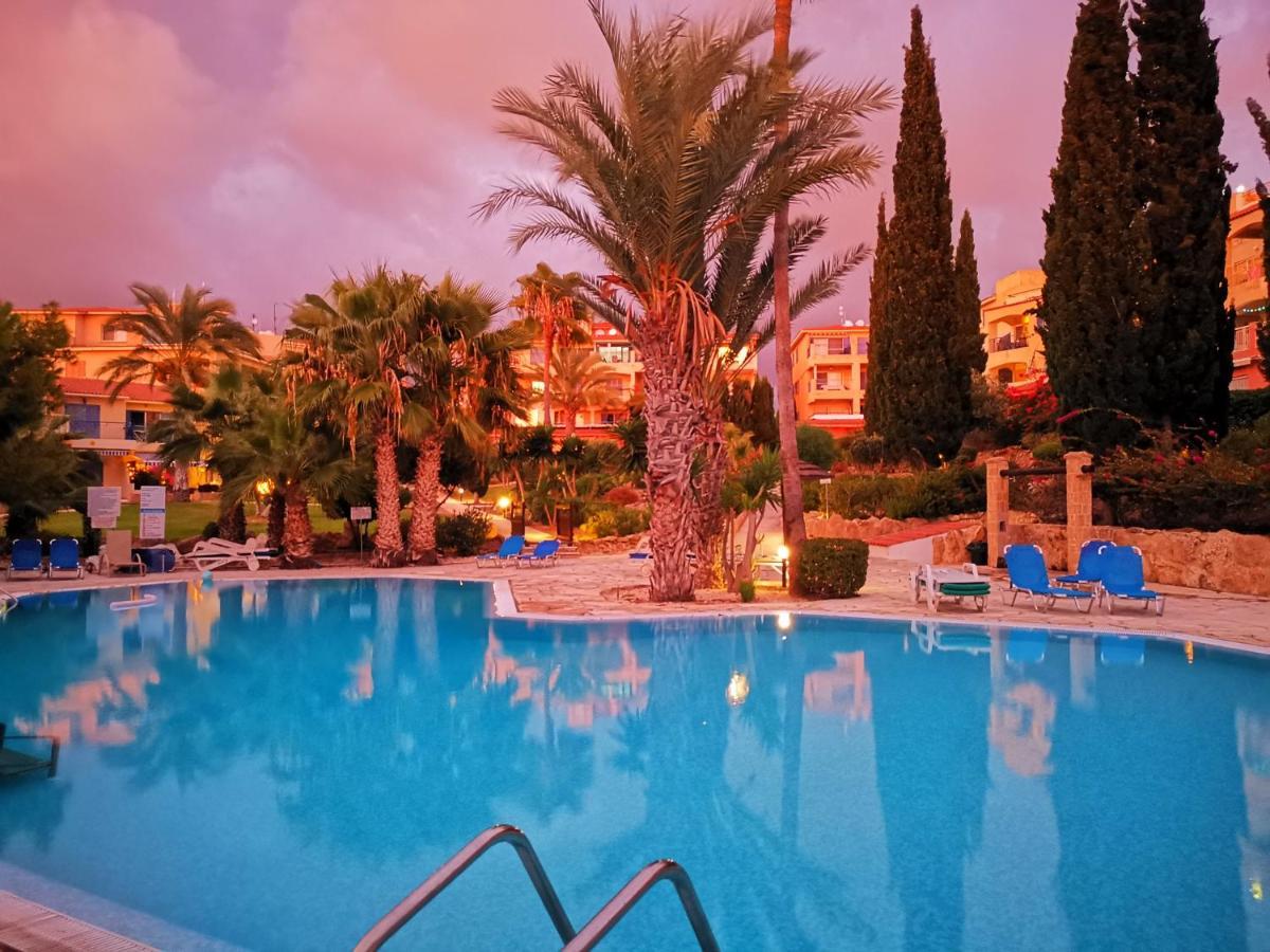 103 Regina Gardens Apartment Paphos Exterior photo